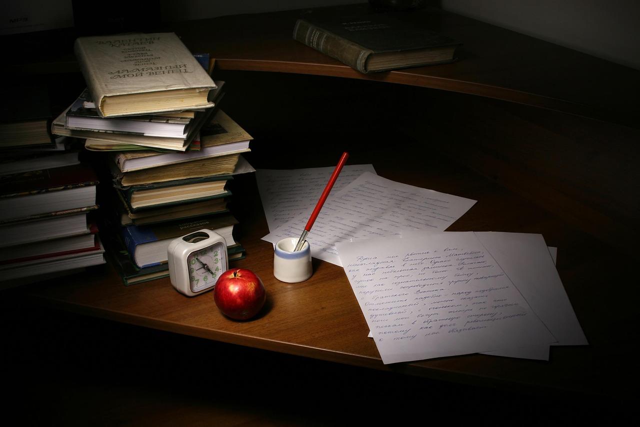 Creative Writing Prompts for Writers: The Ultimate Guide, Tools & Resources (2026)
